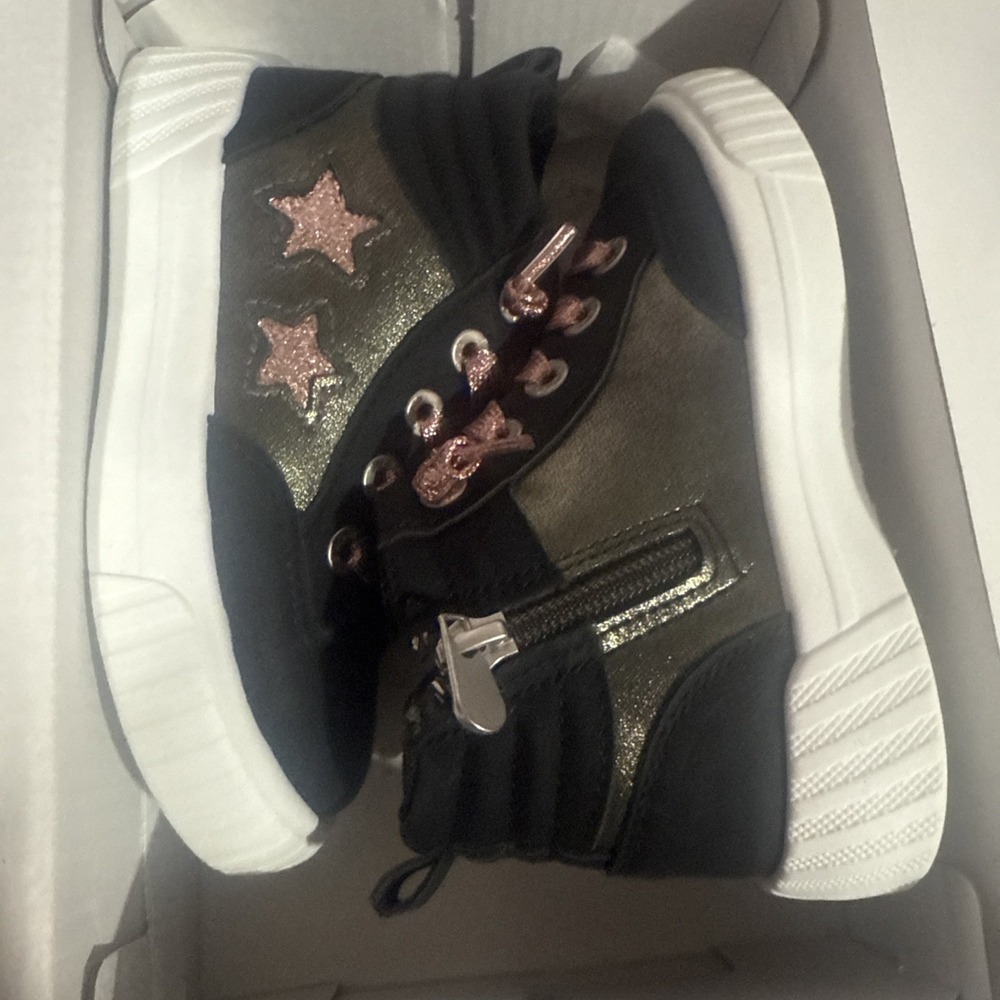 Blowfish Malibu Girls Size 9 Toddler Black Star High Top Sneakers Zip Up